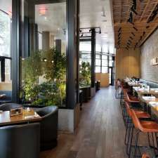 Moxie's - Restaurant | 100 Crescent Ct, Dallas, TX 75201, USA