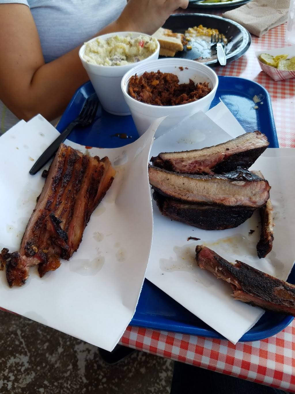 Old 300 BBQ | restaurant | 318 4th St, Blanco, TX 78606, USA | 8308331227 OR +1 830-833-1227