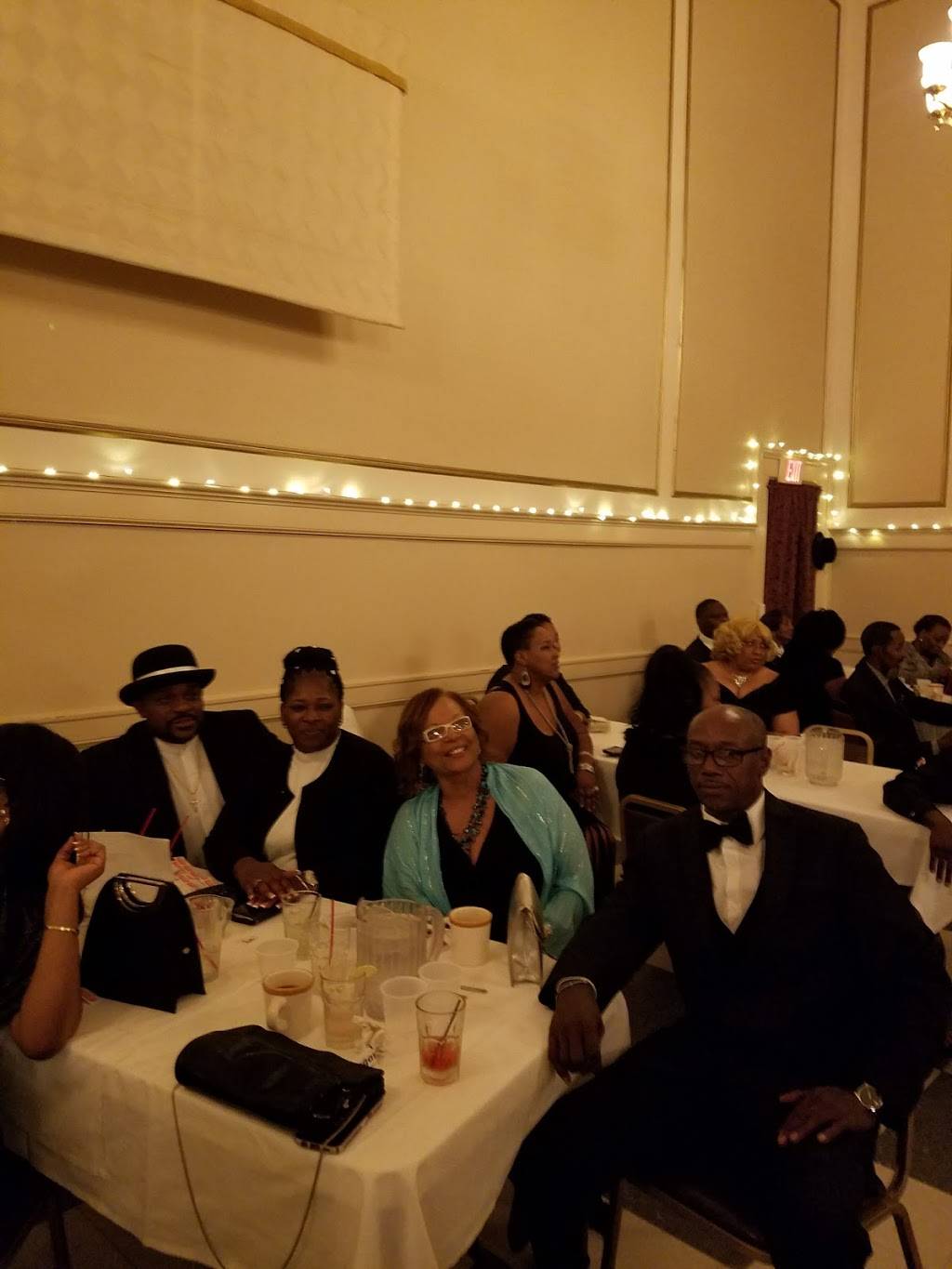 Hamlin House | restaurant | 432 Franklin St, Buffalo, NY 14202, USA | 7168858084 OR +1 716-885-8084