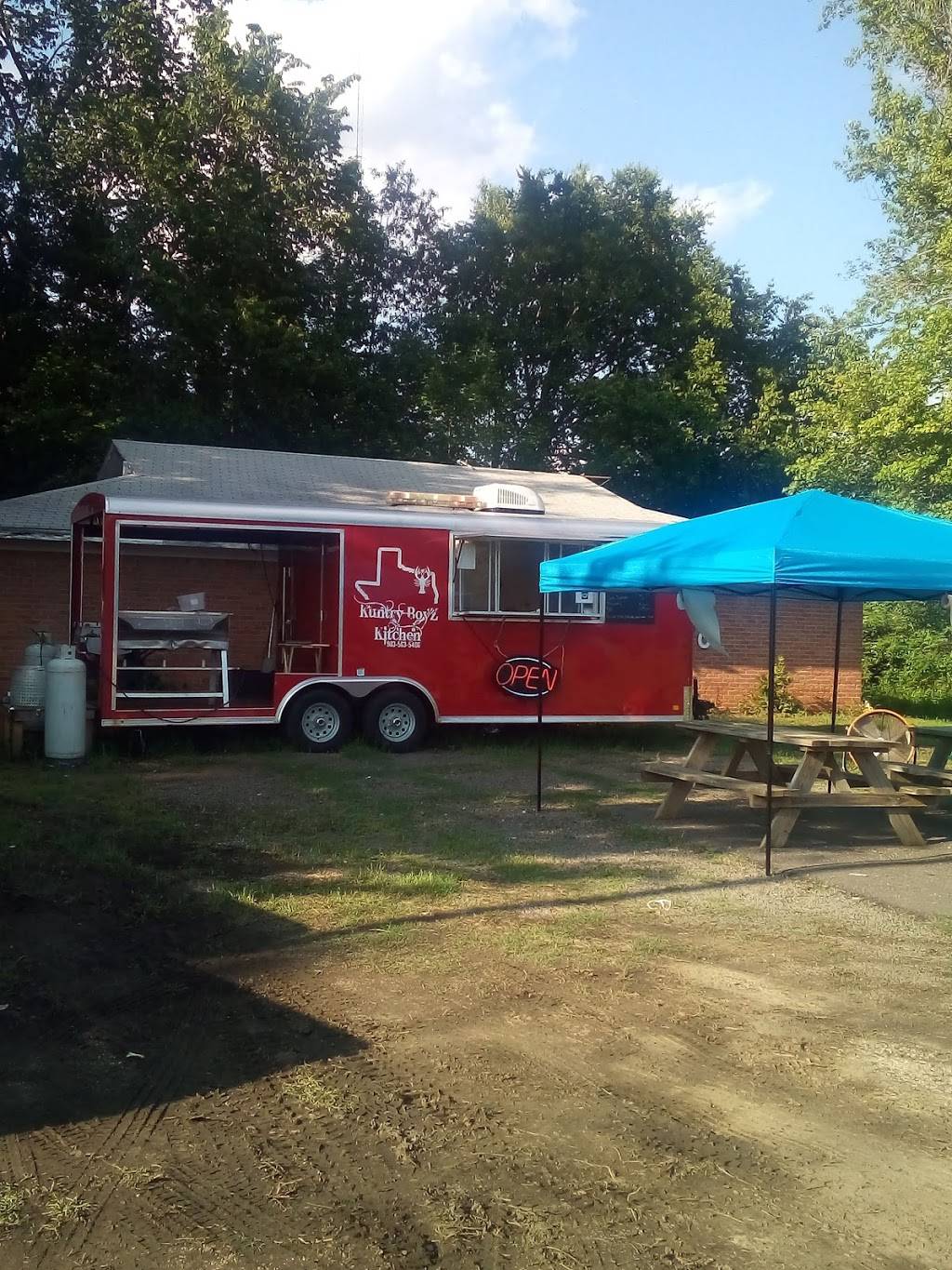 Kuntry BoyZ Kitchen | restaurant | 169 TX-11, Daingerfield, TX 75638, USA | 9035635406 OR +1 903-563-5406