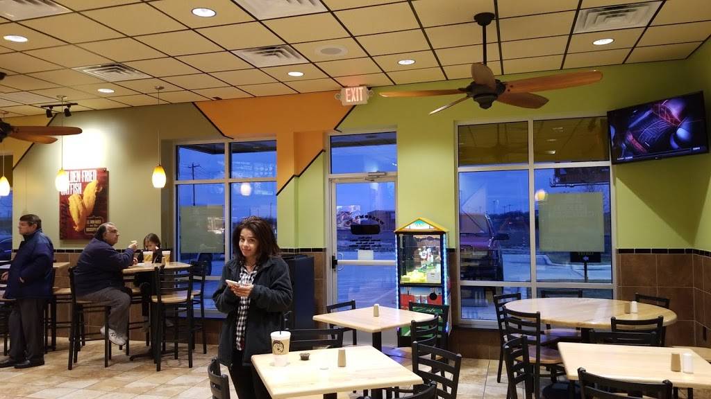 Golden Chick | meal takeaway | 11620 I-35, Jarrell, TX 76537, USA | 5125983808 OR +1 512-598-3808