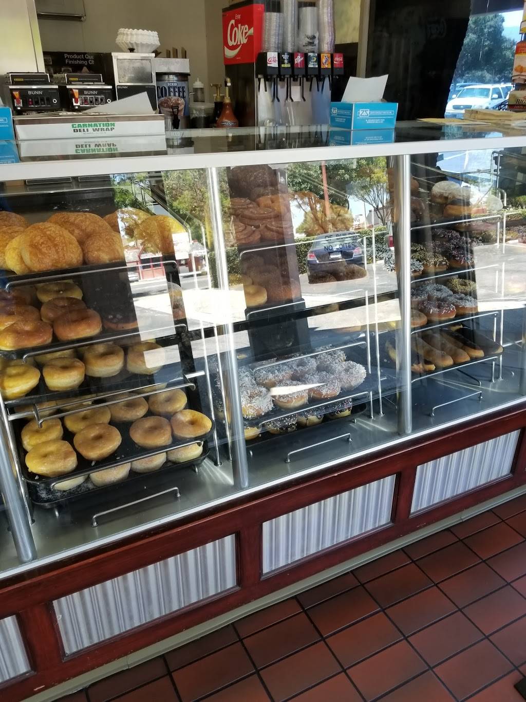 Yum Yum Donuts | cafe | 400 Blossom Hill Rd, San Jose, CA 95123, USA | 4083638121 OR +1 408-363-8121