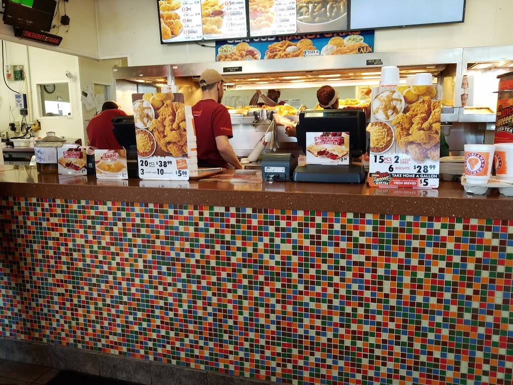 Popeyes Louisiana Kitchen | restaurant | 1011 Woodbridge Center Way, Edgewood, MD 21040, USA | 4434021174 OR +1 443-402-1174