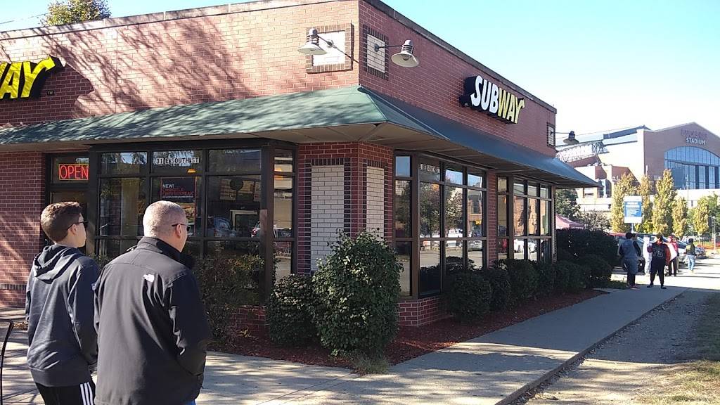 Subway | restaurant | 31 E South St, Indianapolis, IN 46225, USA | 3175361700 OR +1 317-536-1700