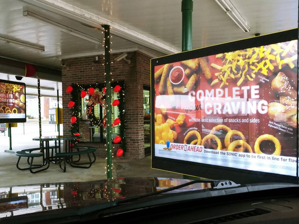 Sonic Drive-In | restaurant | 407 W Market St, Bolivar, TN 38008, USA | 7316583340 OR +1 731-658-3340