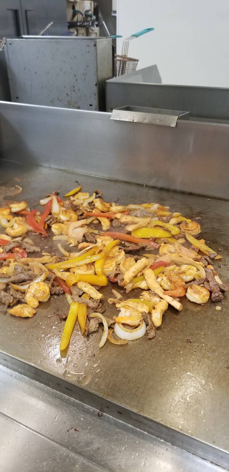 Poblano Burritos | meal takeaway | 108 W Washington St, Bloomington, IL 61701, USA | 3095851956 OR +1 309-585-1956