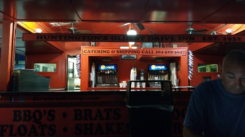 Stewarts Original Hot Dogs | restaurant | 2445 5th Ave, Huntington, WV 25703, USA | 3045293647 OR +1 304-529-3647