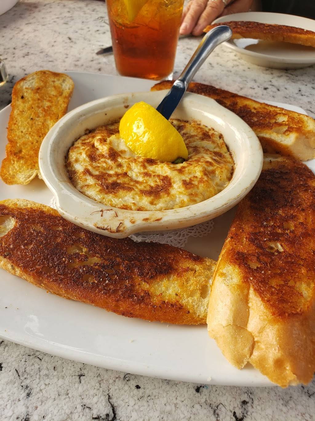 Bluewater Grill | restaurant | 4 Marina St, Wrightsville Beach, NC 28480, USA | 9102568500 OR +1 910-256-8500
