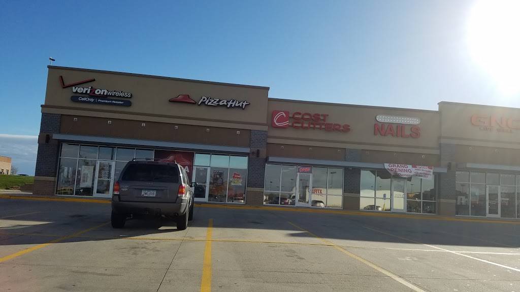 Pizza Hut | meal takeaway | 250 SE Destination Dr #200, Grimes, IA 50111, USA | 5159867171 OR +1 515-986-7171