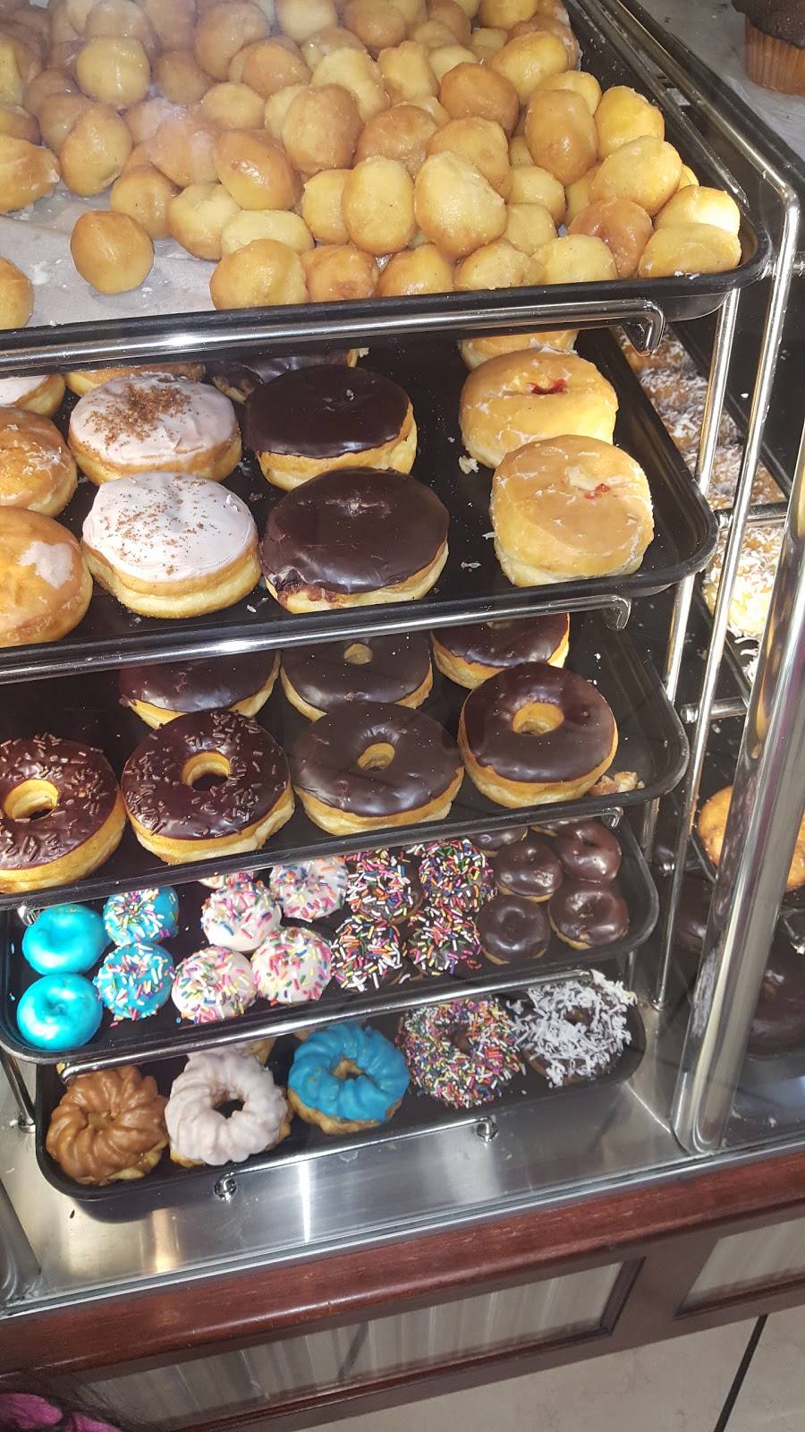 Winchell's Donut House 13070 Valley Blvd, La Puente, CA 91746, USA