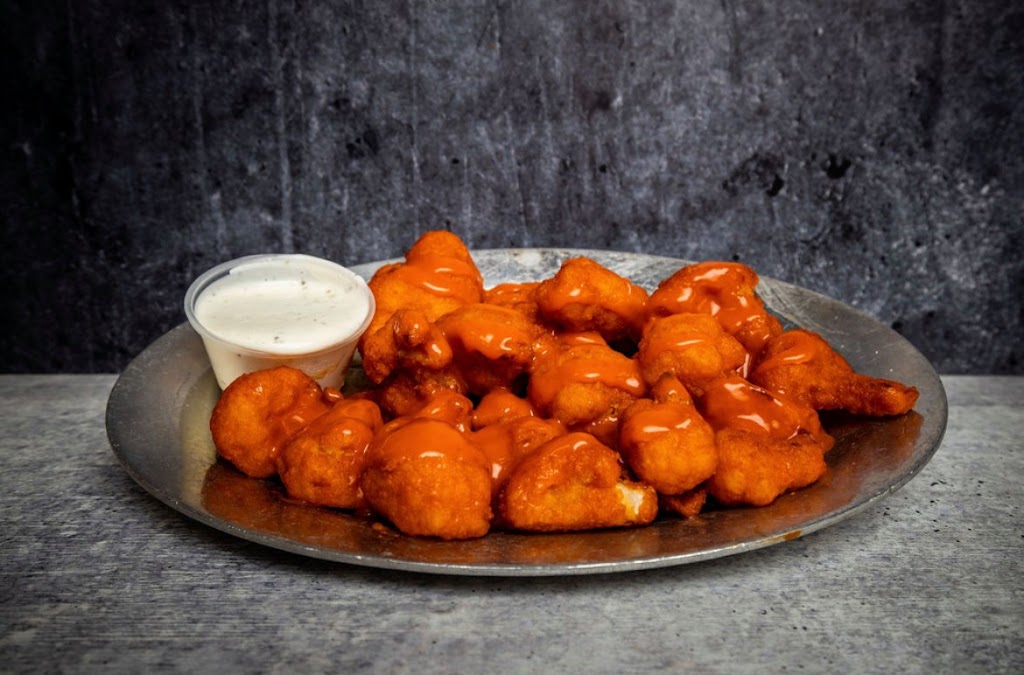 Toss Em Wing Factory | meal takeaway | 2053 W Ave J, Lancaster, CA 93536, USA | 6617231200 OR +1 661-723-1200