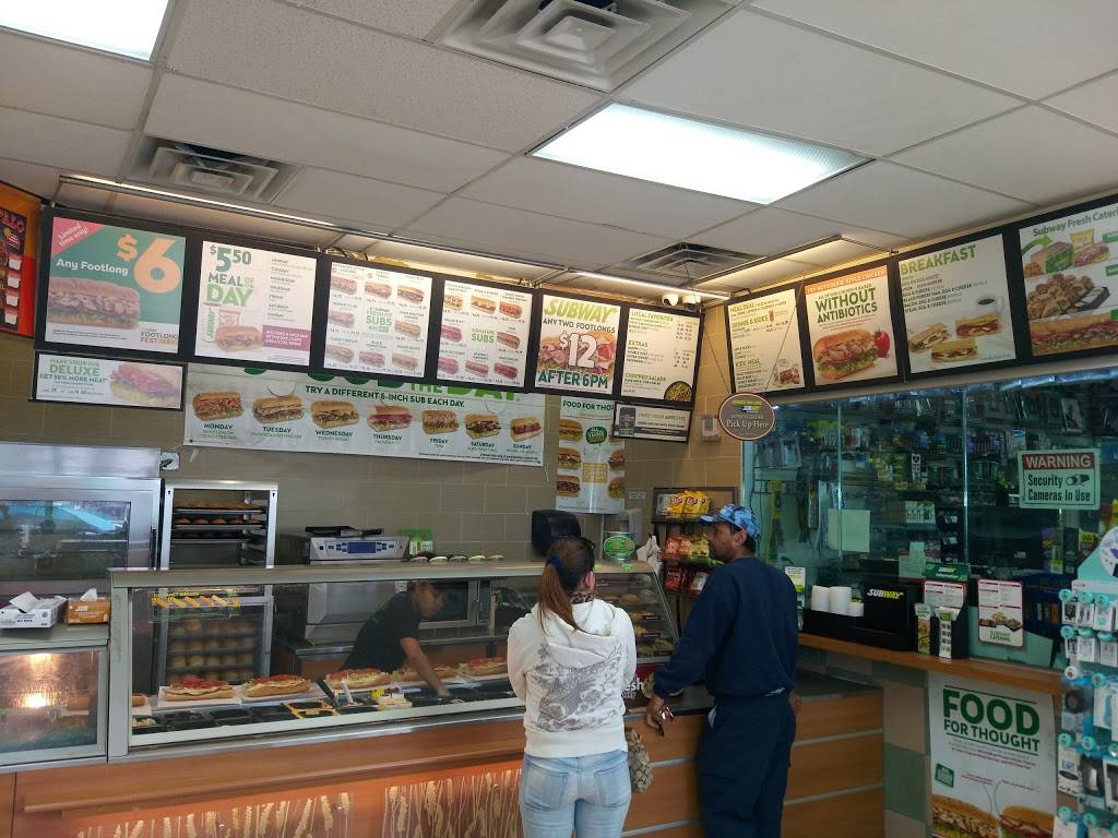 Subway | restaurant | 1900 W Blue Heron Blvd, Riviera Beach, FL 33404, USA | 5614404370 OR +1 561-440-4370