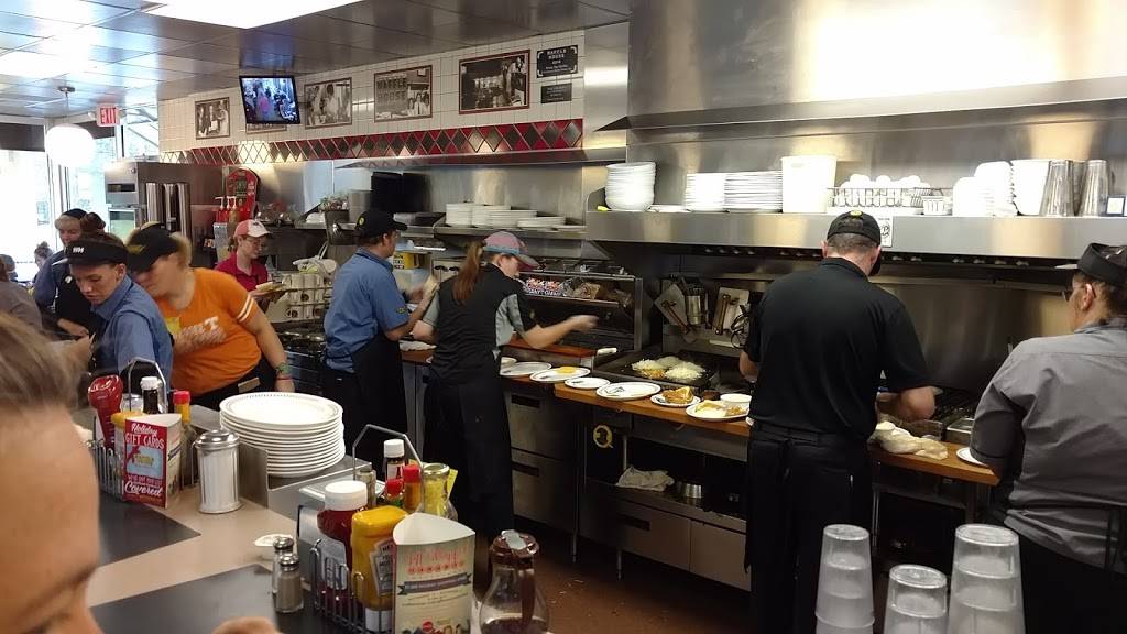 Waffle House | meal takeaway | 3949 Parkway, Pigeon Forge, TN 37863, USA | 8652869831 OR +1 865-286-9831