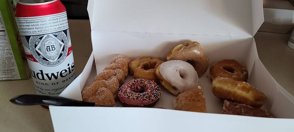 Donut Palace | restaurant | 125 US-169, Smithville, MO 64089, USA | 8163436063 OR +1 816-343-6063