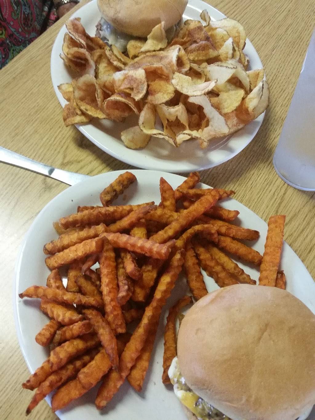 The Wolf At Tenkiller | restaurant | 453579 E 965 Rd, Vian, OK 74962, USA | 9187735093 OR +1 918-773-5093