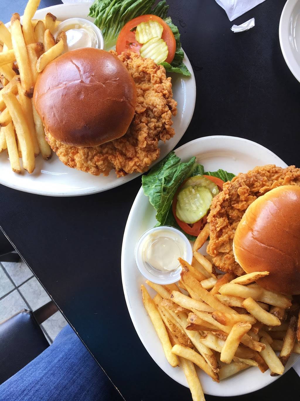 Nickel Plate Bar & Grill | restaurant | 8654 E 116th St, Fishers, IN 46038, USA | 3178412888 OR +1 317-841-2888