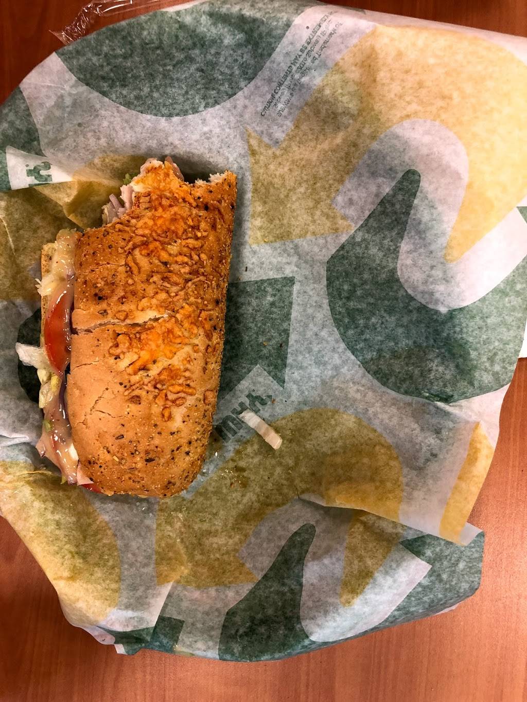 Subway Restaurants | restaurant | 900 N. Austin Avenue Suite 602 Republic Square Shopping Ctr, Georgetown, TX 78626, USA | 5128697827 OR +1 512-869-7827