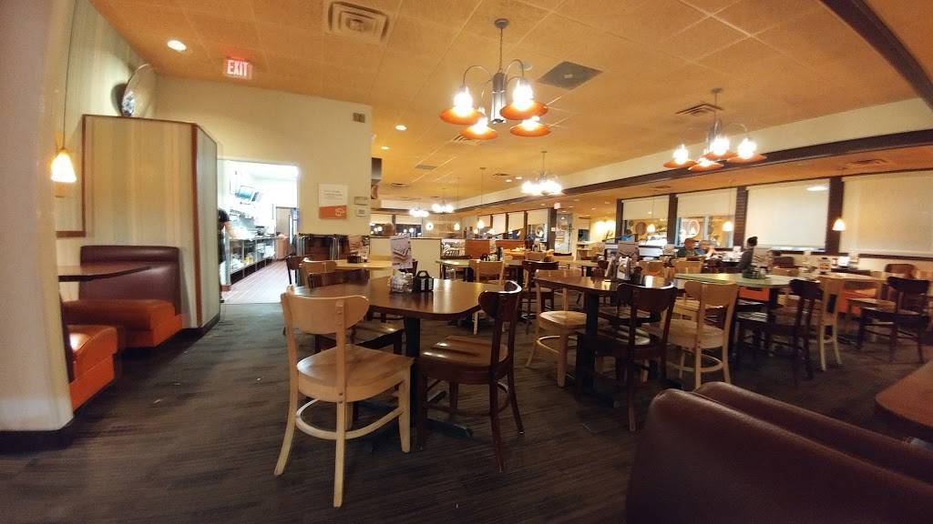 Village Inn | bakery | 2122 53rd St, Moline, IL 61265, USA | 3097975556 OR +1 309-797-5556