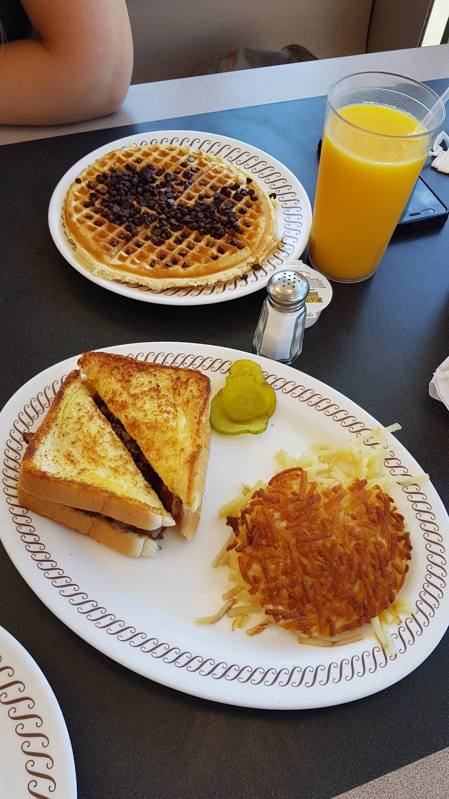 Waffle House | meal takeaway | 1924 W Elm St, Lebanon, MO 65536, USA | 4175883688 OR +1 417-588-3688