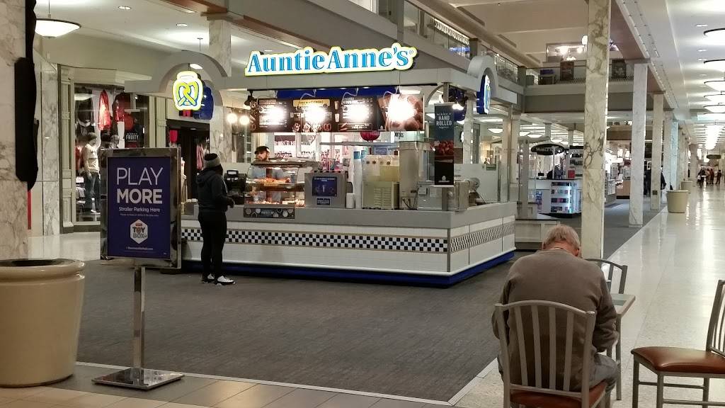 Auntie Annes Pretzels | restaurant | 200 Mall Cir Dr, Monroeville, PA 15146, USA | 4123738140 OR +1 412-373-8140