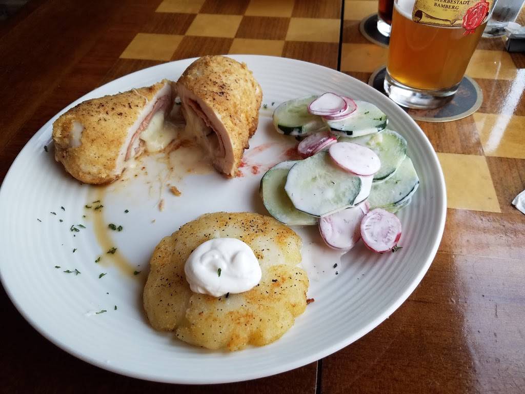 Deutschland Downtown | restaurant | 411 William St, Fredericksburg, VA 22401, USA | 5403734110 OR +1 540-373-4110