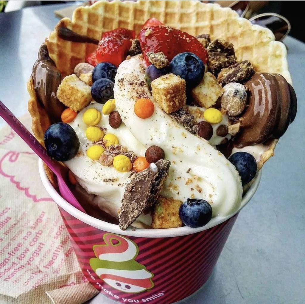 Menchies Frozen Yogurt | bakery | 510 Hidden Valley Pkwy Suite #102, Corona, CA 92879, USA | 9518984523 OR +1 951-898-4523