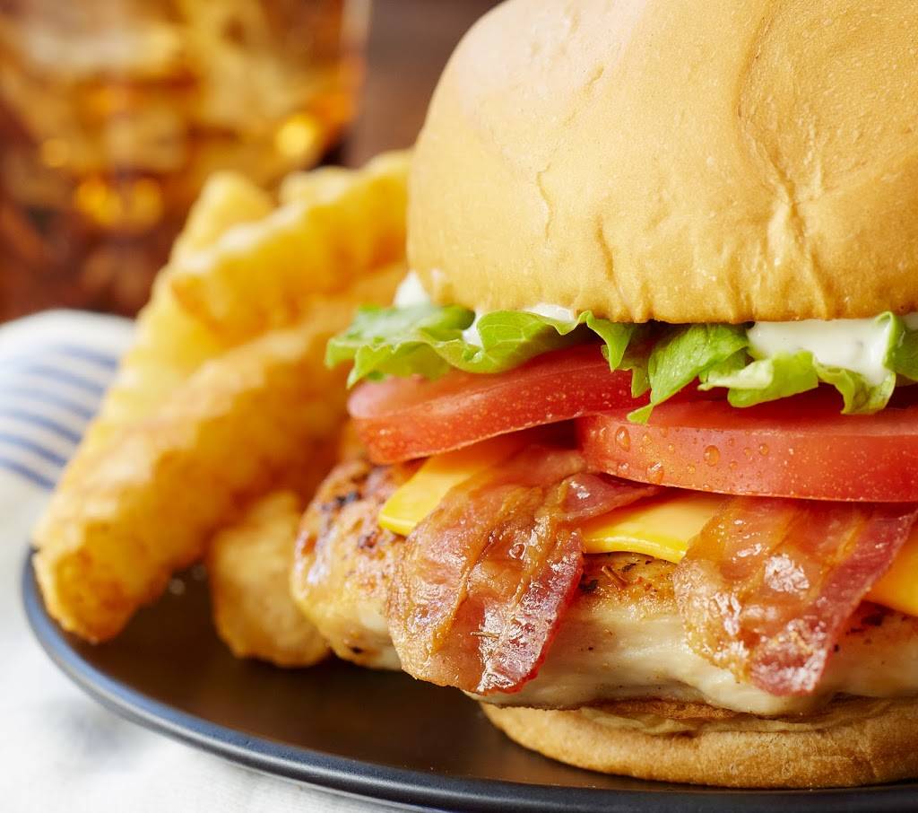 Zaxbys Chicken Fingers & Buffalo Wings | restaurant | 2540 N Main St, Crossville, TN 38555, USA | 9314568500 OR +1 931-456-8500