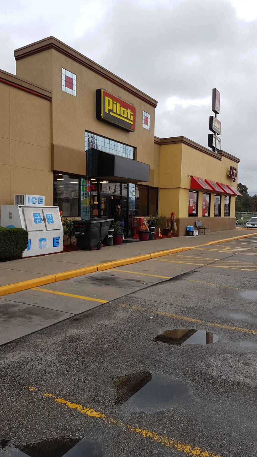 Pilot Travel Center | restaurant | 4304 1st Ave, Nitro, WV 25143, USA | 3047558654 OR +1 304-755-8654