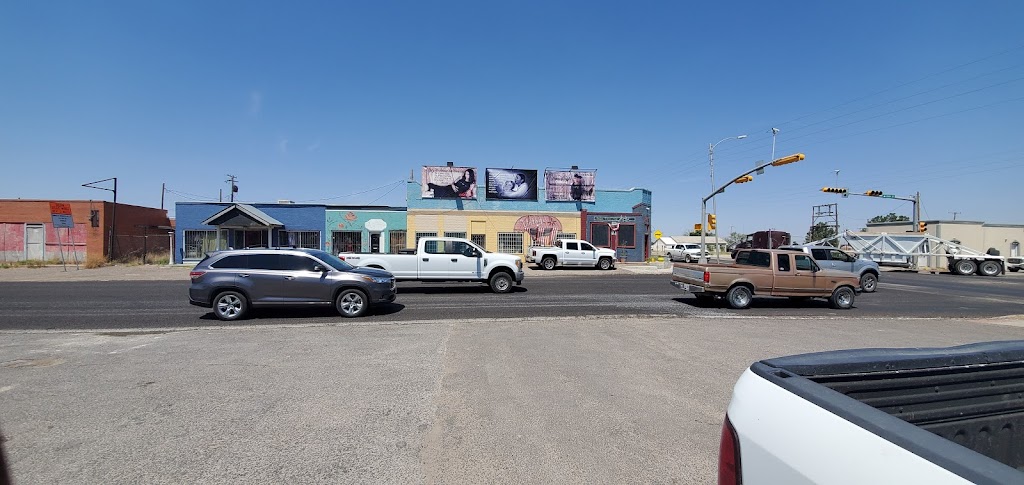 Dairy Mart | restaurant | 920 W 3rd St, Pecos, TX 79772, USA | 4324453894 OR +1 432-445-3894