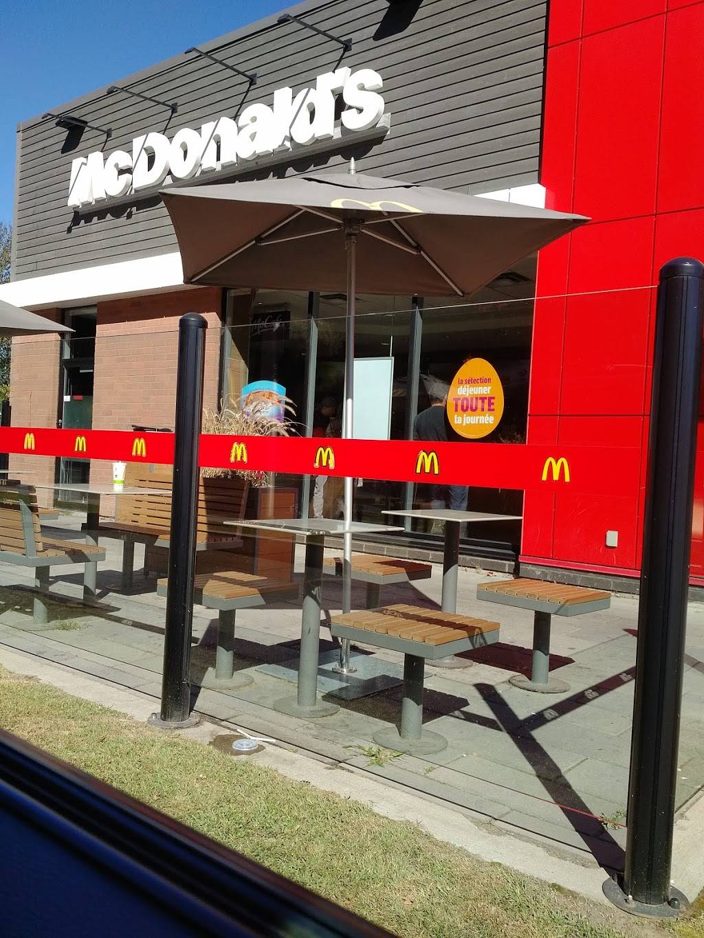 McDonalds | cafe | 379 Rue Child, Coaticook, QC J1A 2B5, Canada | 8198490180 OR +1 819-849-0180