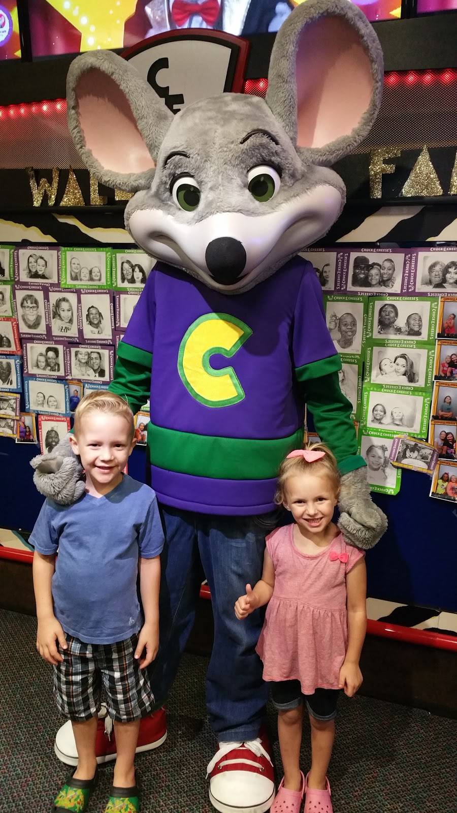 Chuck E. Cheese's - Restaurant 