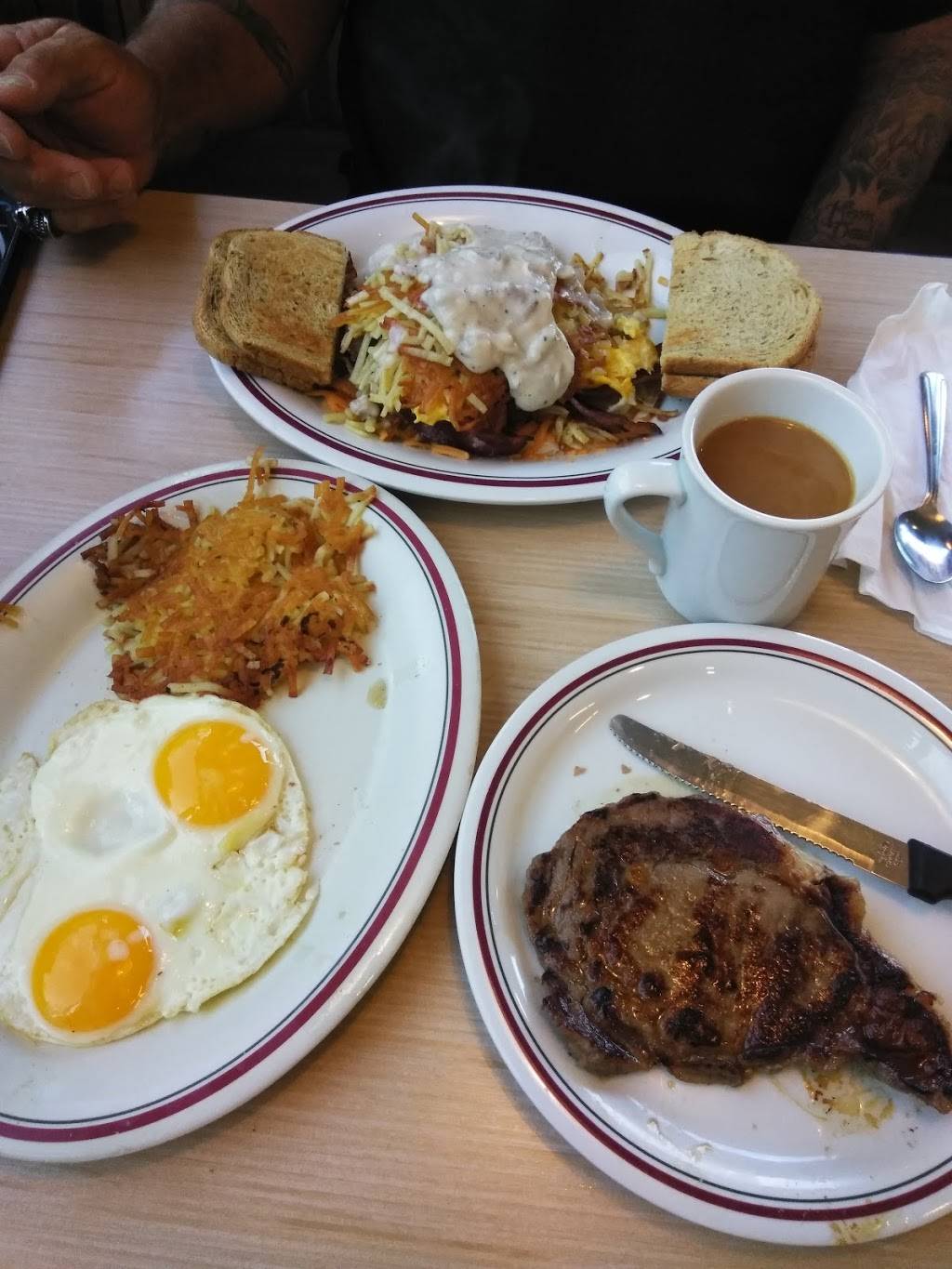 Huddle House | meal takeaway | 8428 S Main St, Helen, GA 30545, USA | 7068783202 OR +1 706-878-3202