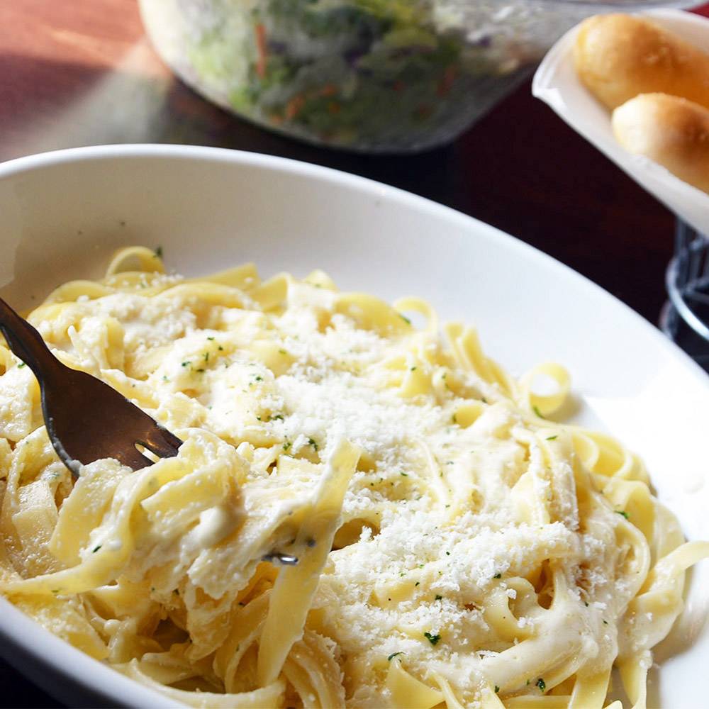Olive Garden Italian Restaurant | meal takeaway | 1401 S Interstate 35, Georgetown, TX 78626, USA | 5126884235 OR +1 512-688-4235