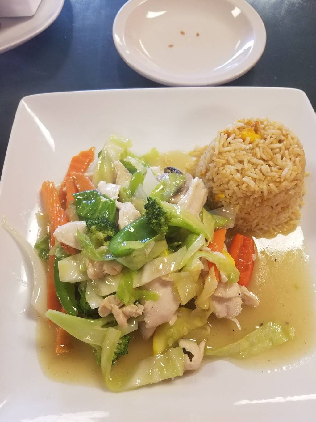 Beas Asian Cuisine | restaurant | 518 W Broadway, Spiro, OK 74959, USA | 9189625600 OR +1 918-962-5600