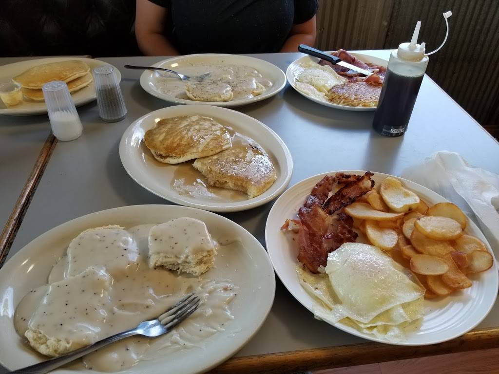 Maverics Place | restaurant | 406 KY-79, McDaniels, KY 40152, USA | 2709024466 OR +1 270-902-4466