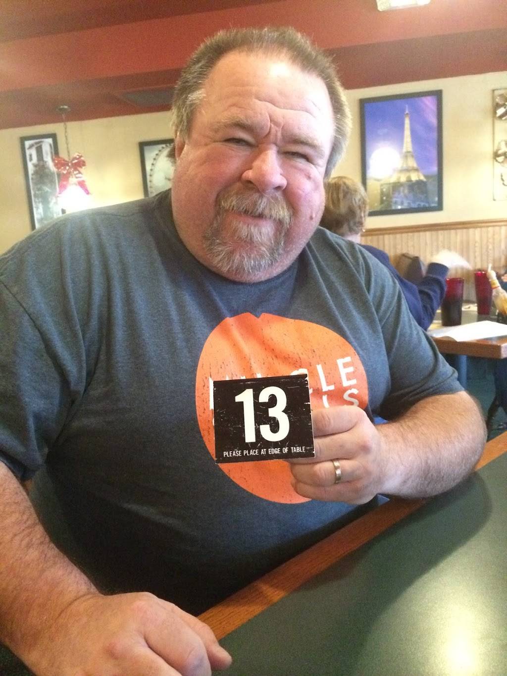 Monicals Pizza | restaurant | 102 N Sycamore St, Villa Grove, IL 61956, USA | 2178322361 OR +1 217-832-2361