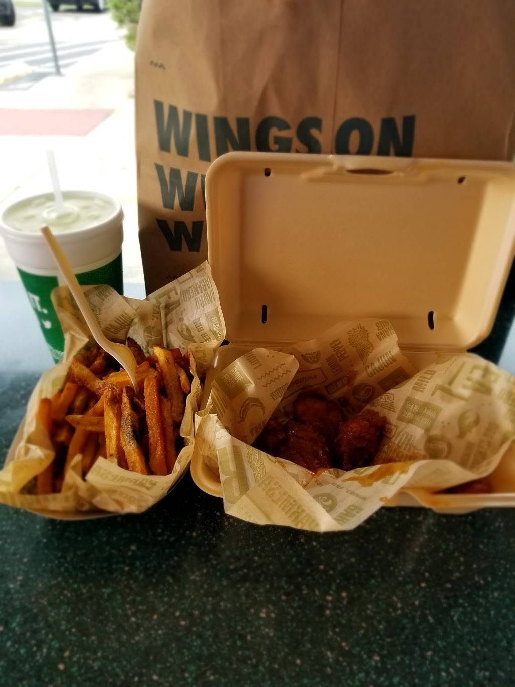 Wingstop Restaurant 419 E Pioneer Pkwy, Grand Prairie, TX 75051, USA
