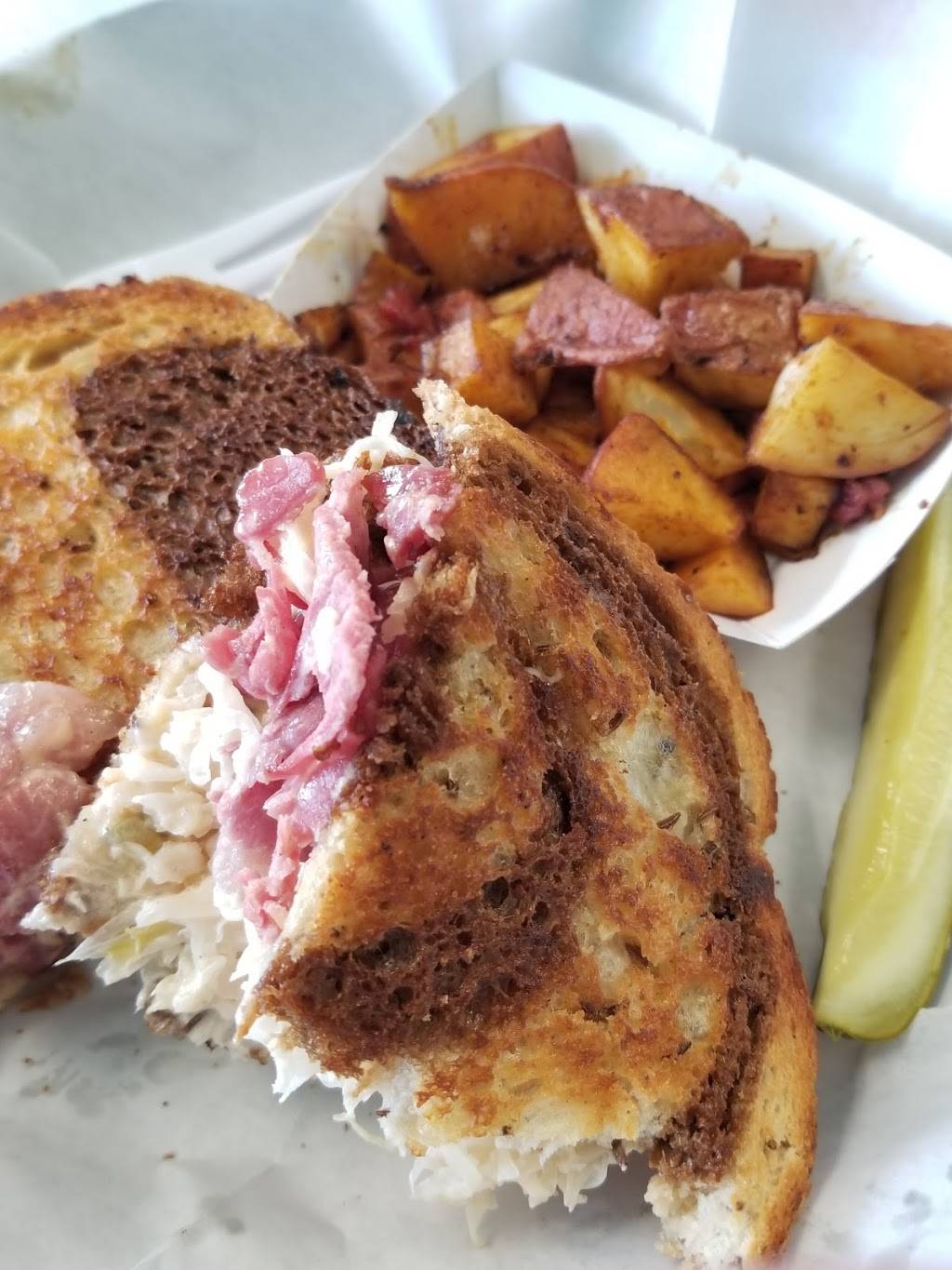 Savvy Cakes and Legendary Sandwiches | bakery | 335 Jefferson St, Statham, GA 30666, USA | 6787267046 OR +1 678-726-7046