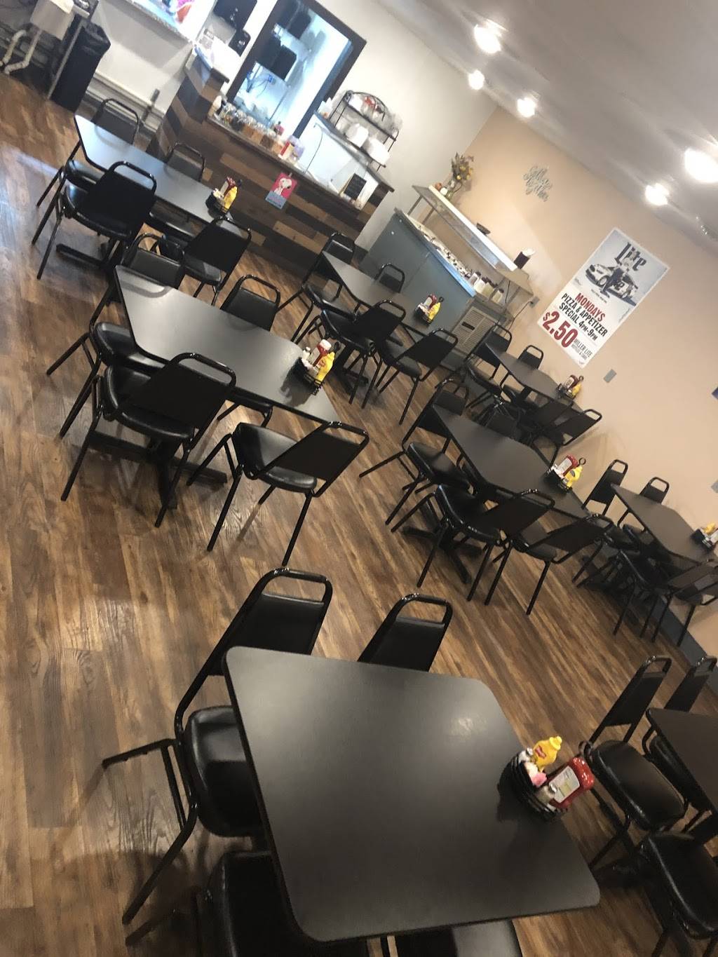 Delheis Place | restaurant | 123 S Main St, Flanagan, IL 61740, USA | 8157963201 OR +1 815-796-3201