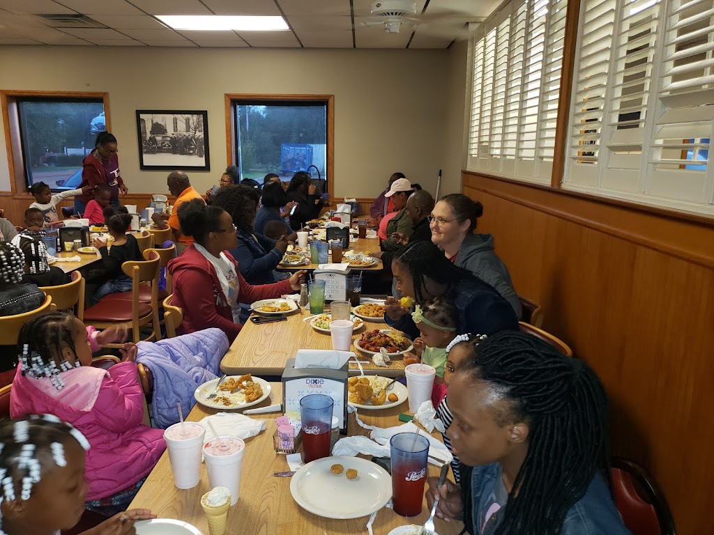 Julias Restaurant | restaurant | 809 US-231, Troy, AL 36081, USA | 3345665440 OR +1 334-566-5440