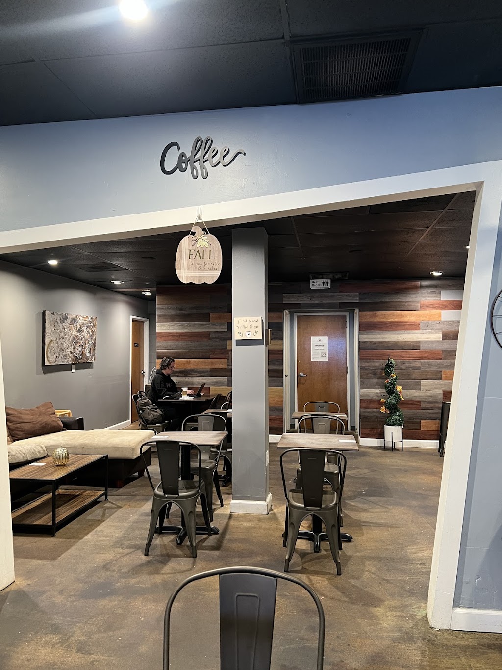 Coffeeholics | bakery | 211 Draper Rd NW Suite A, Blacksburg, VA 24060, USA | 5406057744 OR +1 540-605-7744