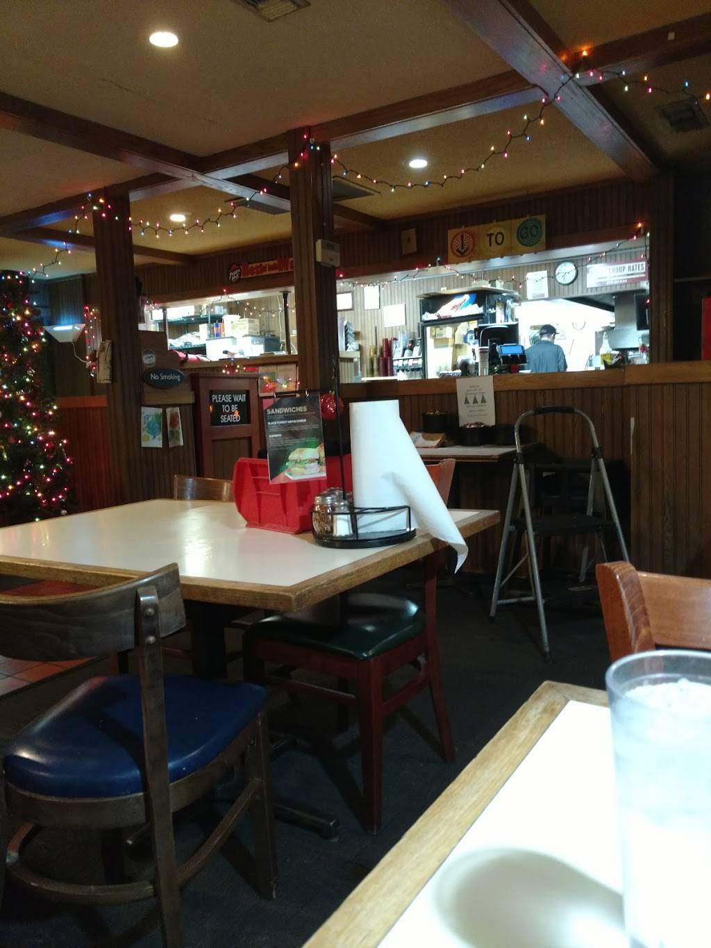 Pizza Hut | meal takeaway | 1519 S Main St, Red Bud, IL 62278, USA | 6182826642 OR +1 618-282-6642