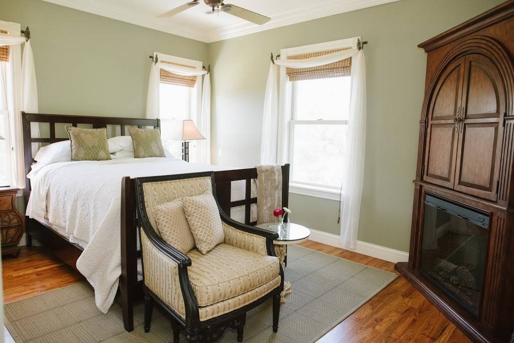Amber House Bed & Breakfast | restaurant | 705 3rd St, Rocheport, MO 65279, USA | 5736982028 OR +1 573-698-2028