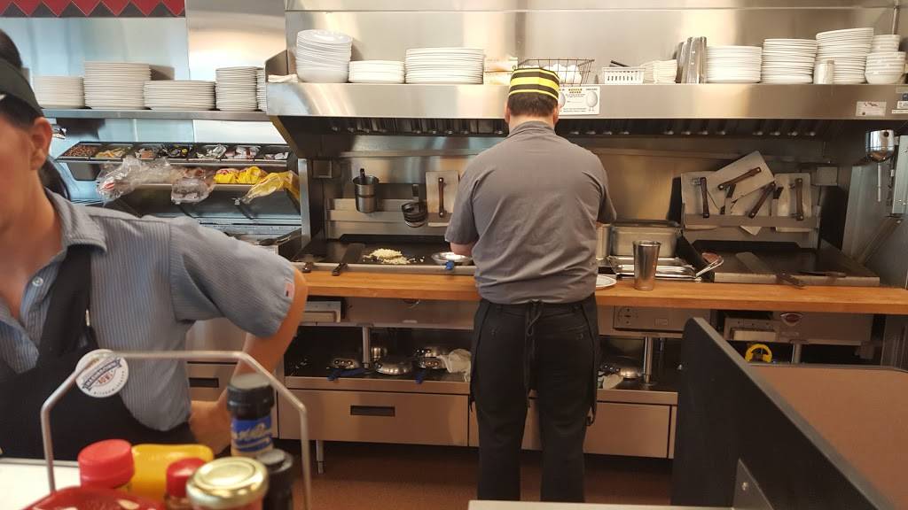 Waffle House | meal takeaway | 1924 W Elm St, Lebanon, MO 65536, USA | 4175883688 OR +1 417-588-3688