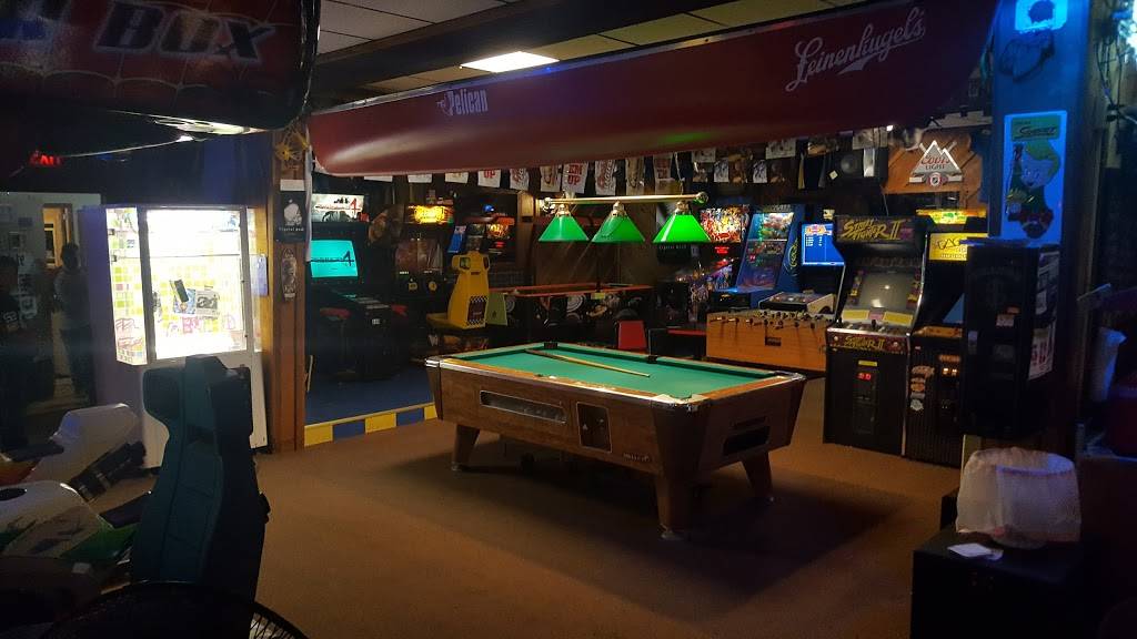Thors Wolverine Den | restaurant | 423 Hall Ave, Crivitz, WI 54114, USA | 7159273202 OR +1 715-927-3202