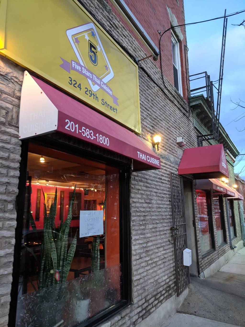 Five Stars Thai Cuisine | restaurant | 324 29th St, Union City, NJ 07087, USA | 2015831800 OR +1 201-583-1800