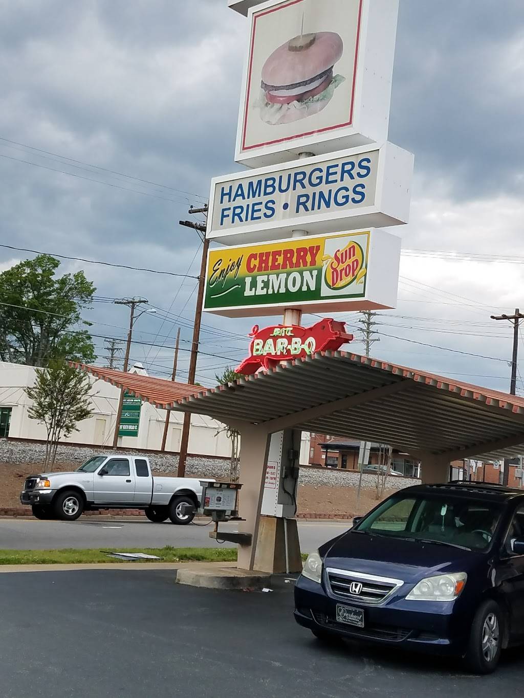What-A-Burger | restaurant | 210 S Main St, Mooresville, NC 28115, USA | 7046645455 OR +1 704-664-5455