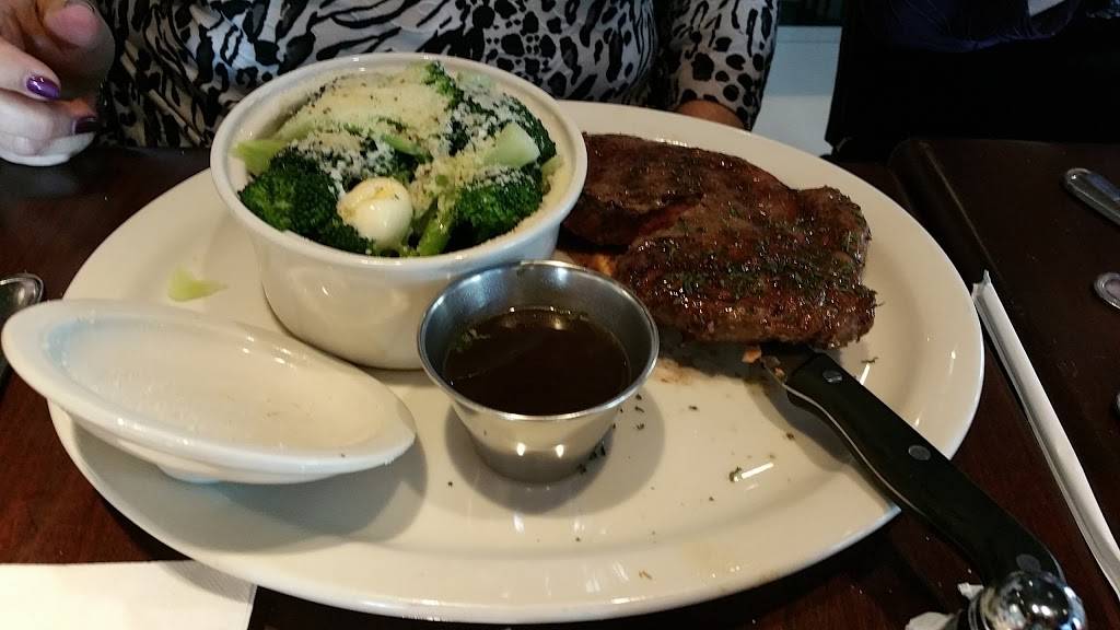 DiMartinos Muffulettas | restaurant | 700 S Tyler St, Covington, LA 70433, USA | 9852766460 OR +1 985-276-6460