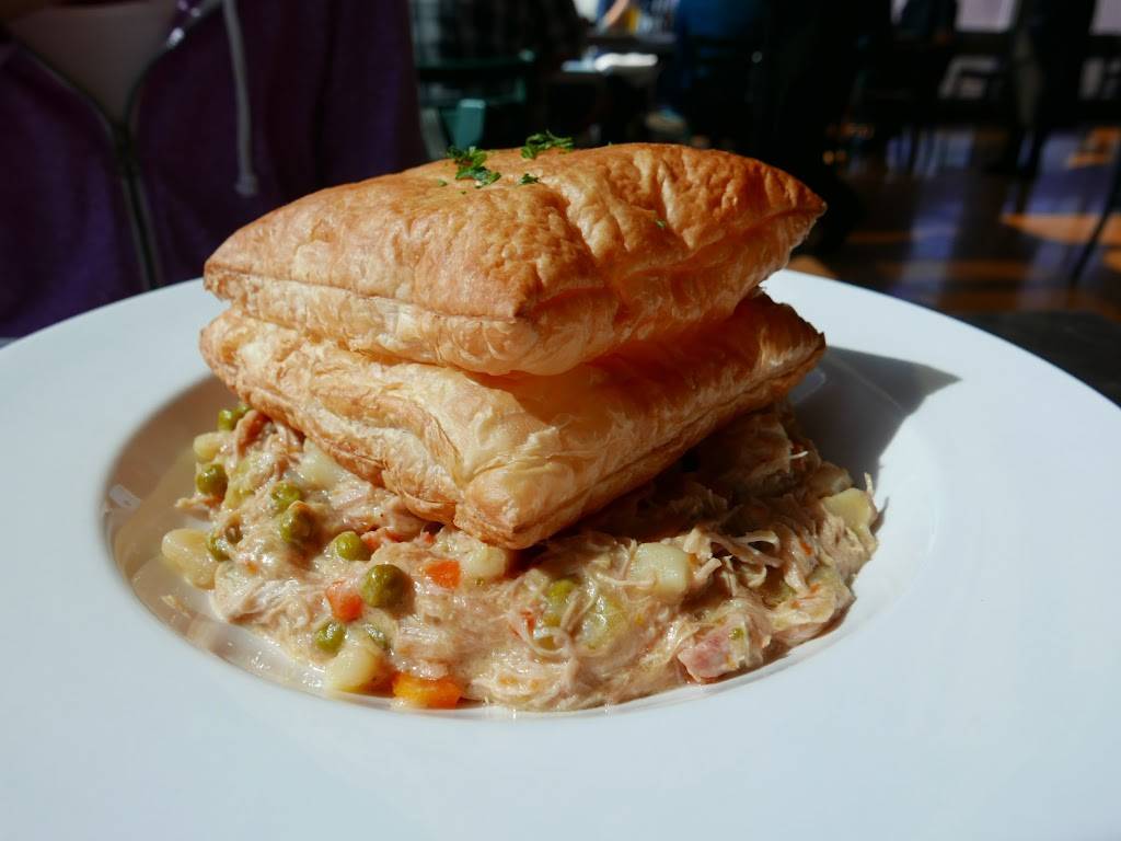 Les Bourgeois Vineyards Blufftop Bistro | restaurant | 14020 W Hwy Bb, Rocheport, MO 65279, USA | 8006901830 OR +1 800-690-1830