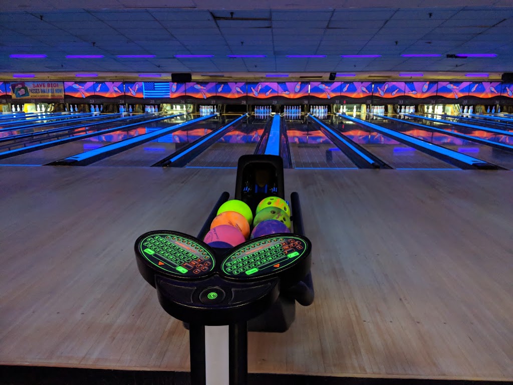 AMF Circle Lanes | restaurant | 525 Main St, East Haven, CT 06512, USA | 2034676351 OR +1 203-467-6351